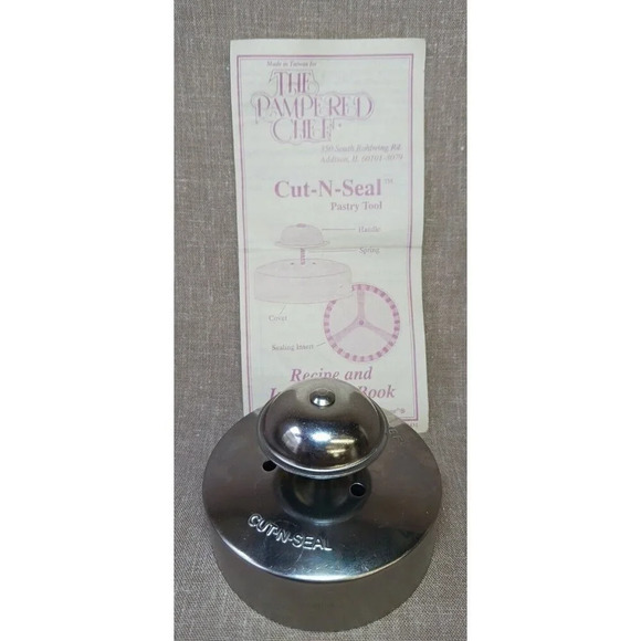 Vintage Pampered Chef Cut-N-Seal 3.5" Sandwich Cutter and Sealer W/Pamplet 1996 - Picture 1 of 9